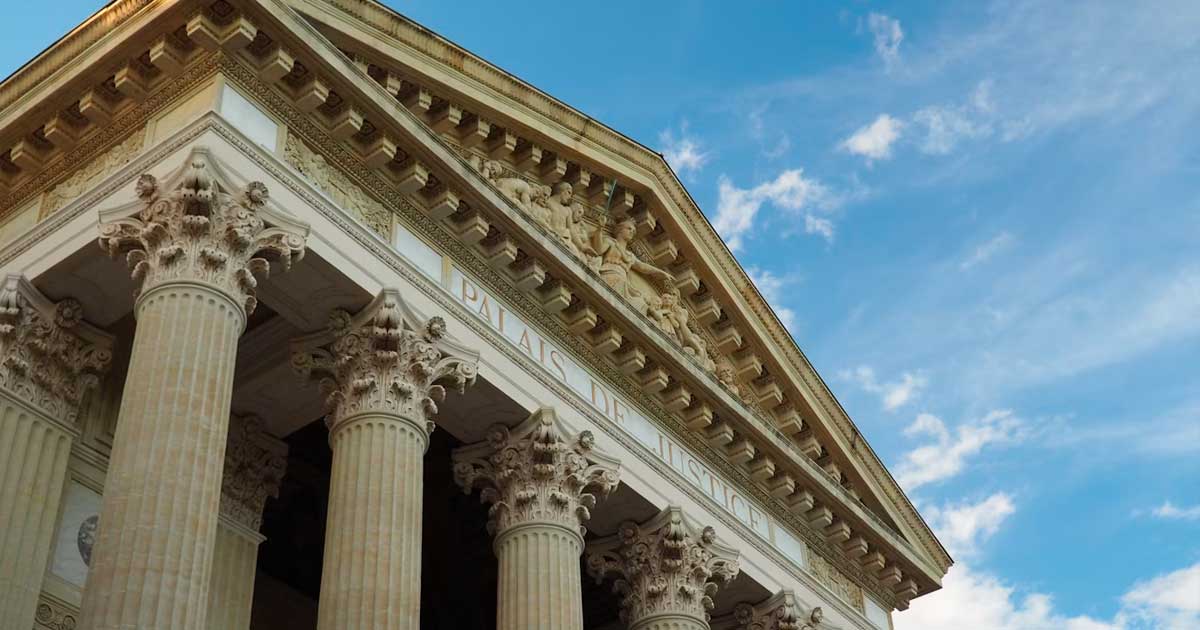 A indústria francesa de CDB leva o governo francês a tribunal